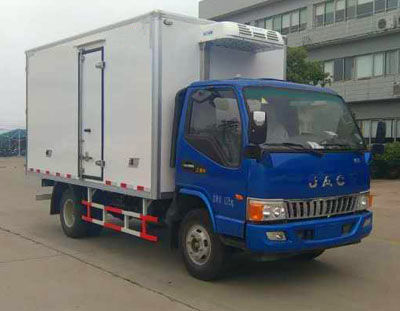 冷藏車(chē)與隨車(chē)吊 冷鏈物流的高效組合解決方案